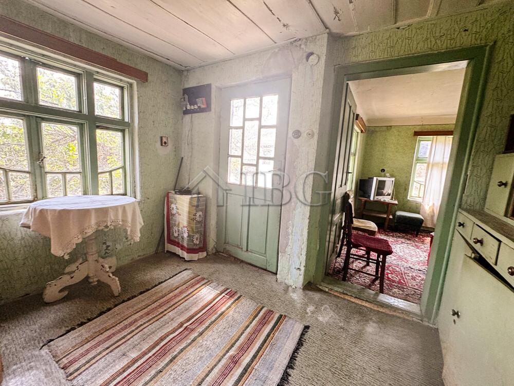 Old House with Large Garden & Great Renovation Potential Bozhichen, Ruse — photo 10 of 16