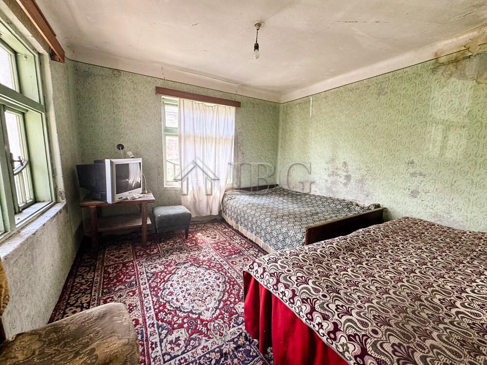 Old House with Large Garden & Great Renovation Potential Bozhichen, Ruse — photo 5 of 16
