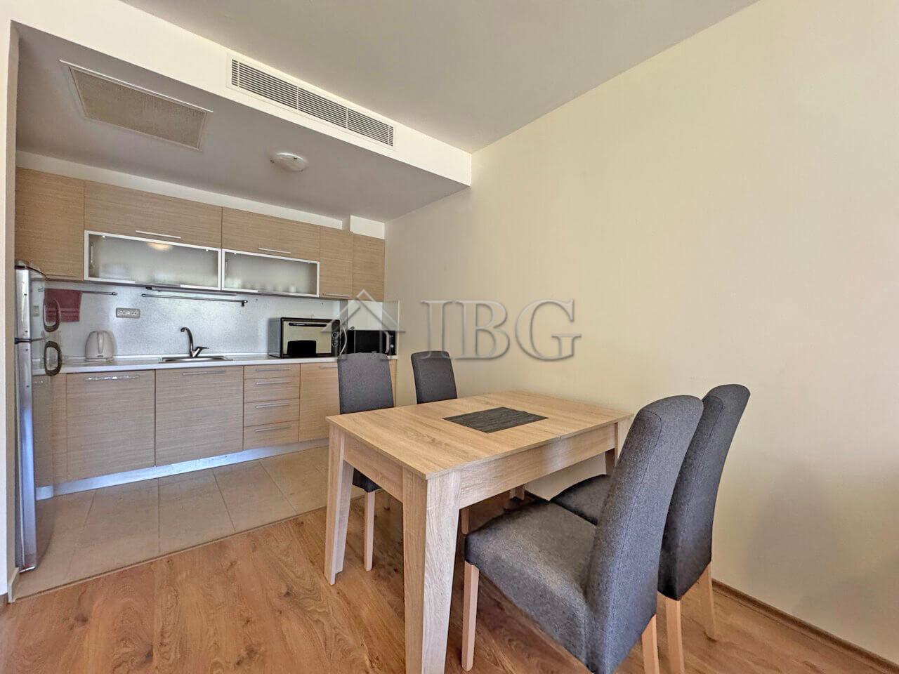 Spacious 1-Bedroom Apartment with Pool View Peter House, Sunny Beach — photo 8 of 16