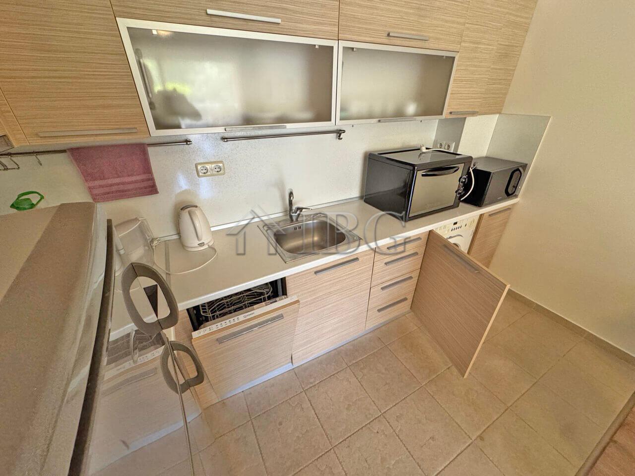 Spacious 1-Bedroom Apartment with Pool View Peter House, Sunny Beach — photo 10 of 16
