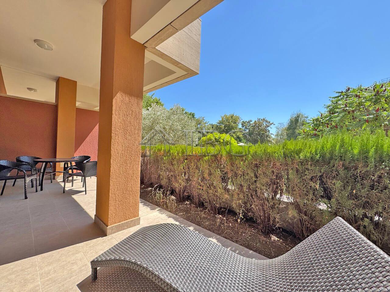 Spacious 1-Bedroom Apartment with Pool View Peter House, Sunny Beach — photo 3