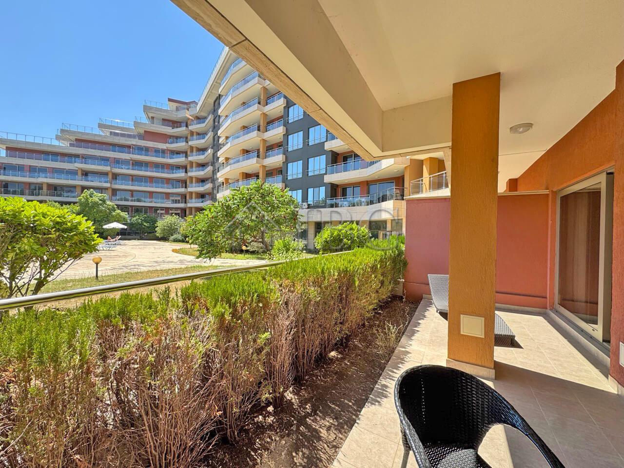 Spacious 1-Bedroom Apartment with Pool View Peter House, Sunny Beach — main photo
