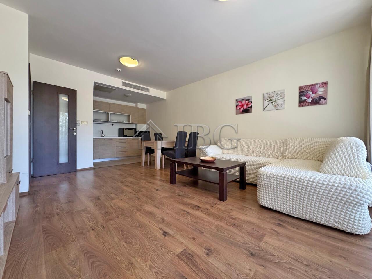 Spacious 1-Bedroom Apartment with Pool View Peter House, Sunny Beach — photo 5 of 16