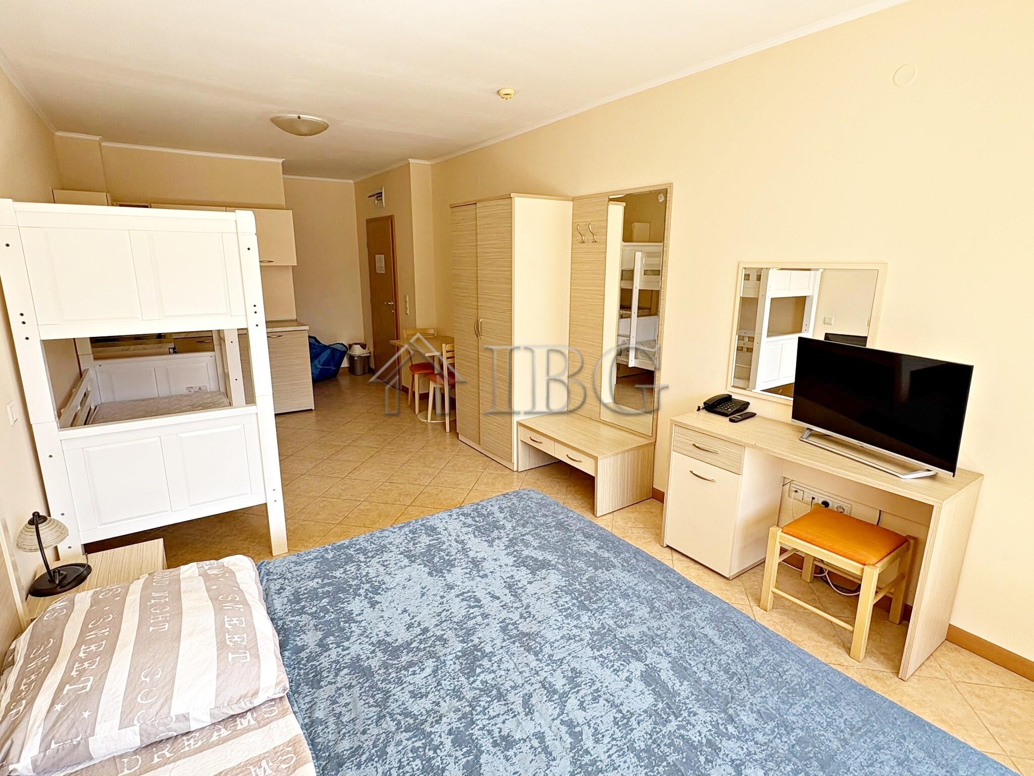 Spacious Studio with Pool View Royal Sun, Sunny Beach — photo 9 of 23
