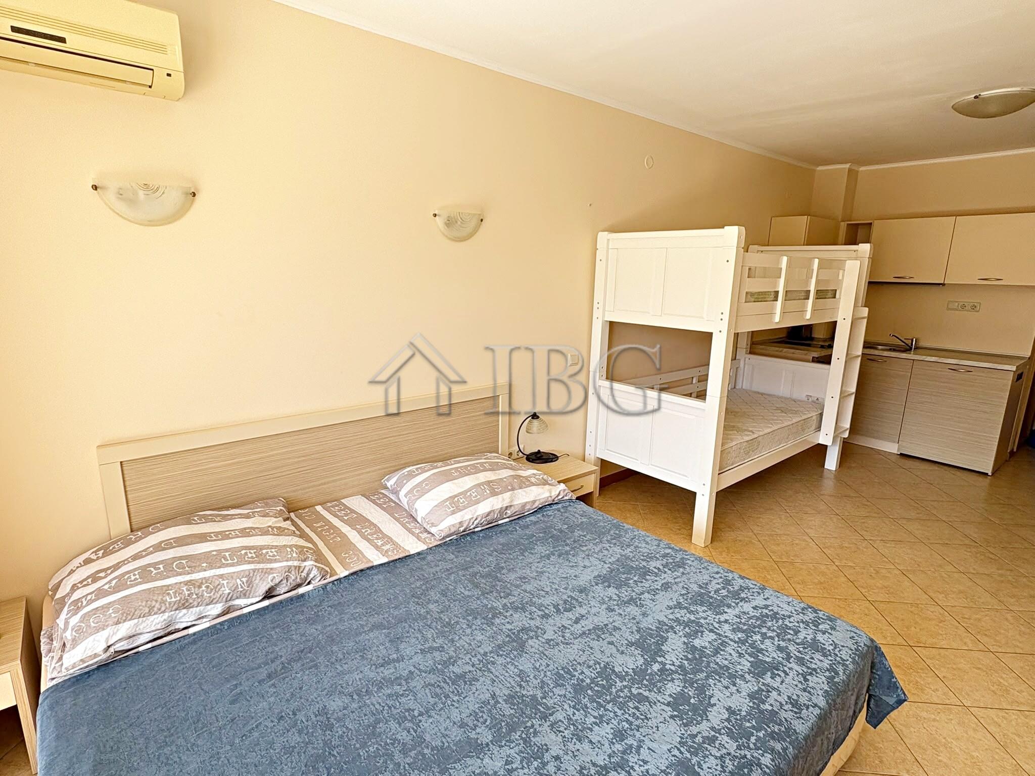 Spacious Studio with Pool View Royal Sun, Sunny Beach — photo 5 of 23