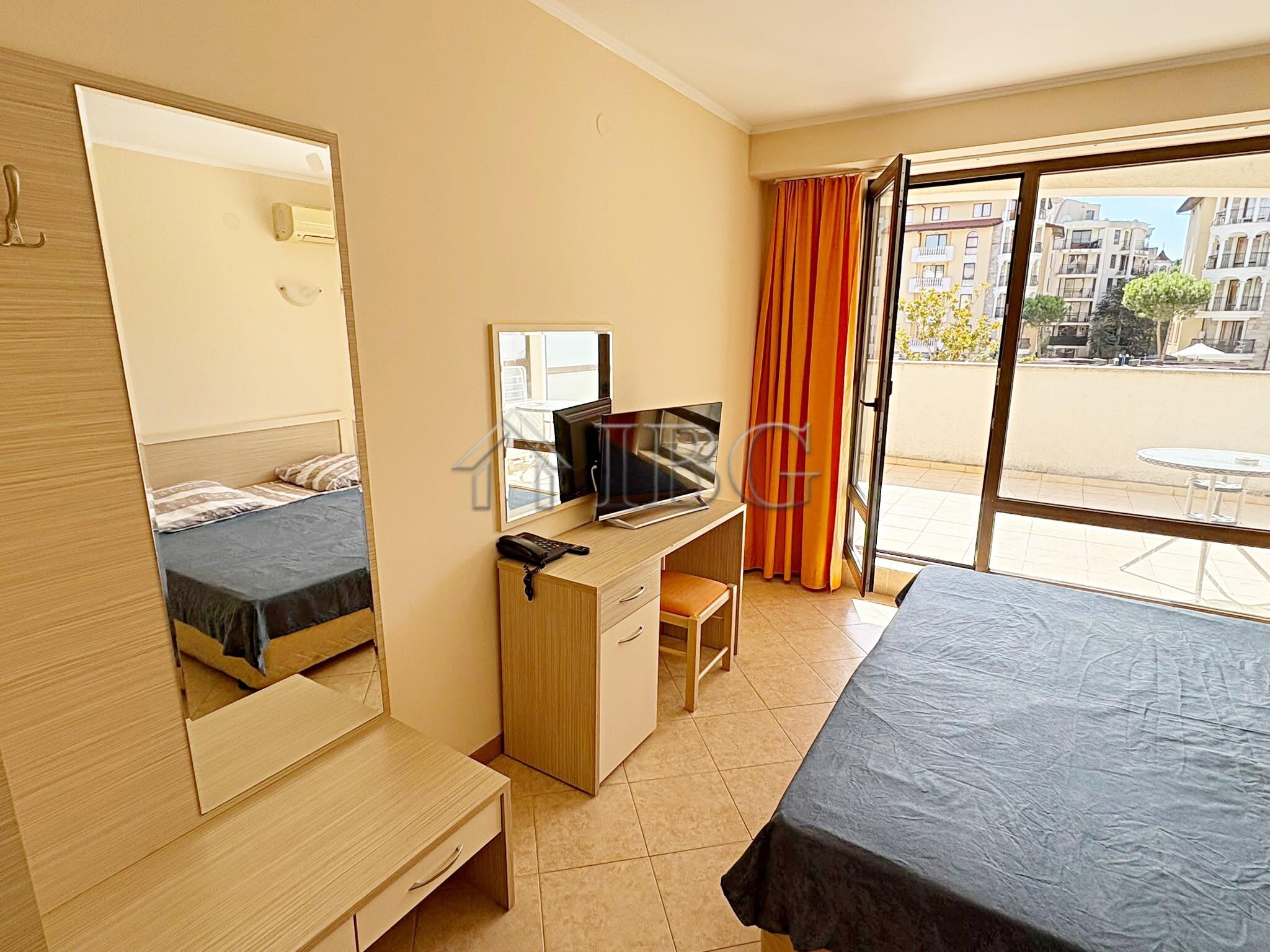 Spacious Studio with Pool View Royal Sun, Sunny Beach — photo 10 of 23
