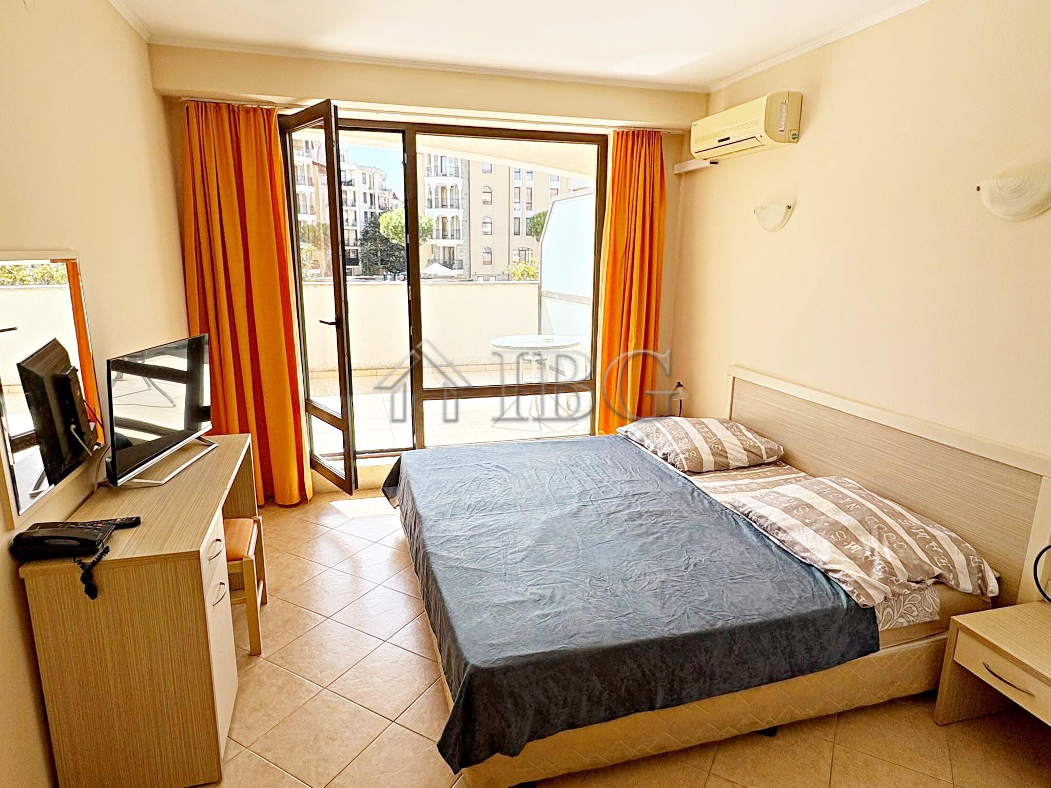 Spacious Studio with Pool View Royal Sun, Sunny Beach — photo 14 of 23