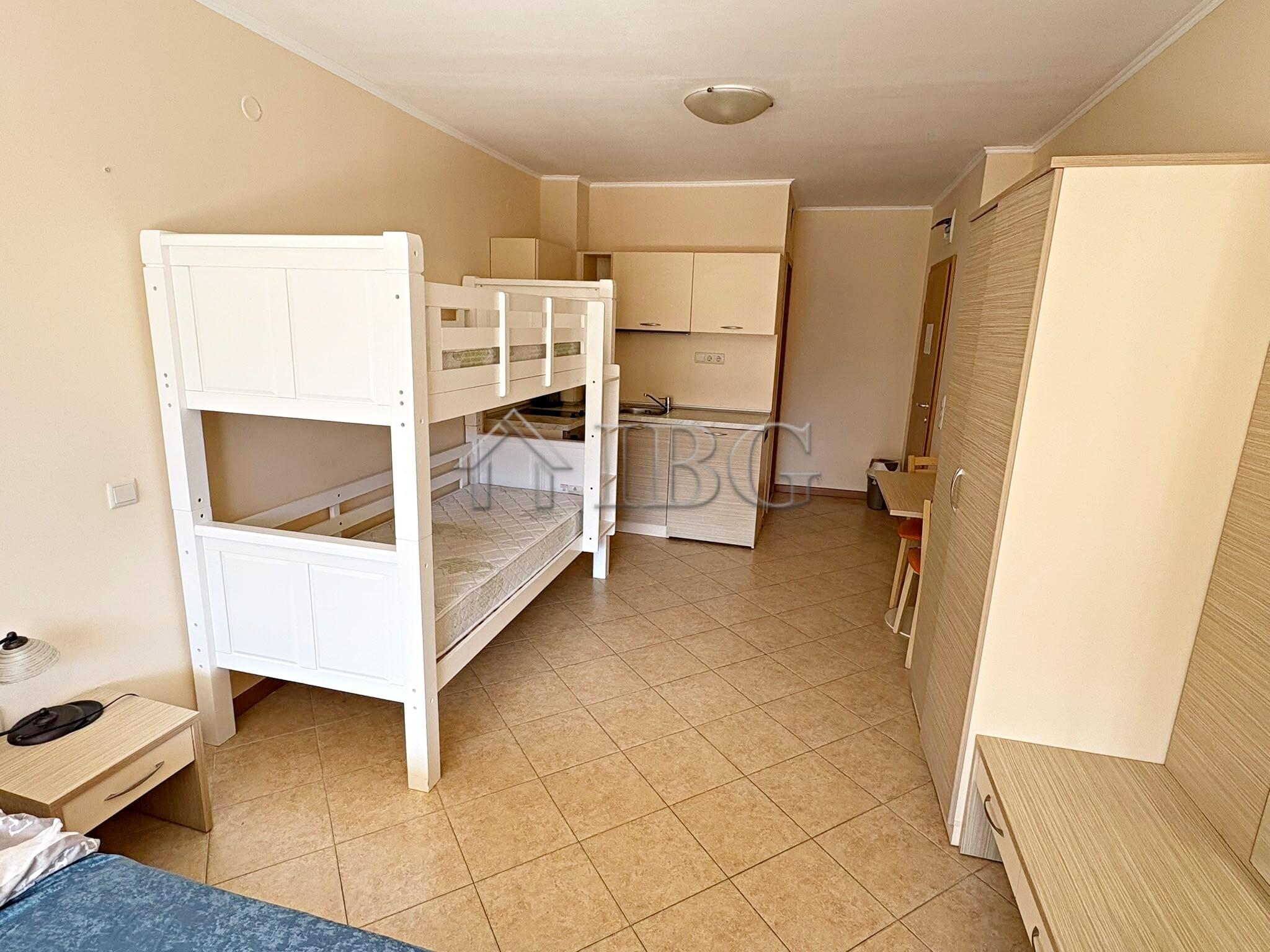 Spacious Studio with Pool View Royal Sun, Sunny Beach — photo 7 of 23