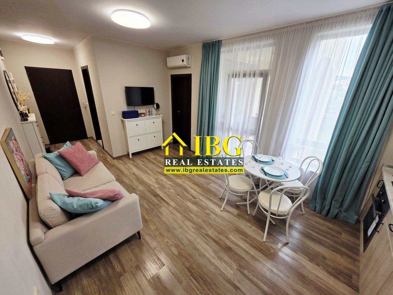 1-Bedroom Apartment with Private Garden Sorrento Sole Mare, Sveti Vlas - 100 m to the Beach — photo 2