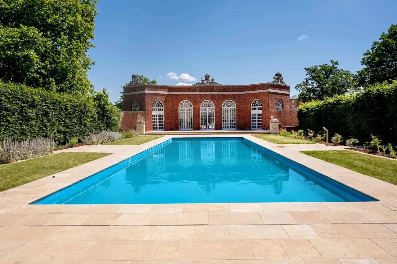 Apartments for Sale in Trent Park London Enfield — photo 3
