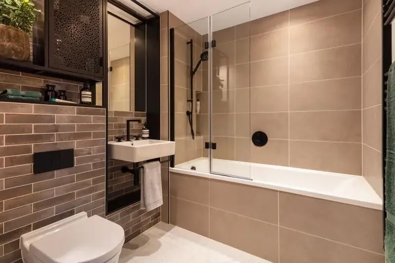 2 Bedroom Apartment for Sale in Heron Wharf Poplar London — photo 11 of 15