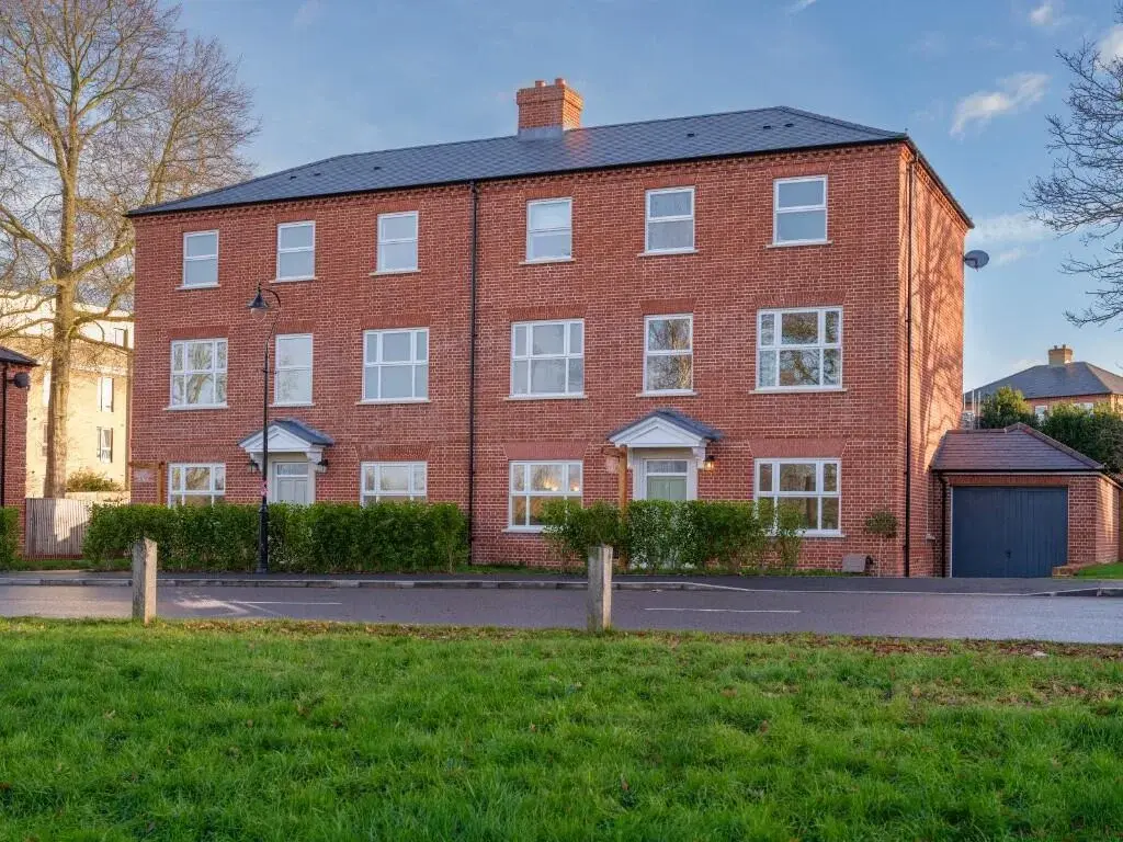 5 Bedroom House for Sale in Trent Park Enfield London — Enfield