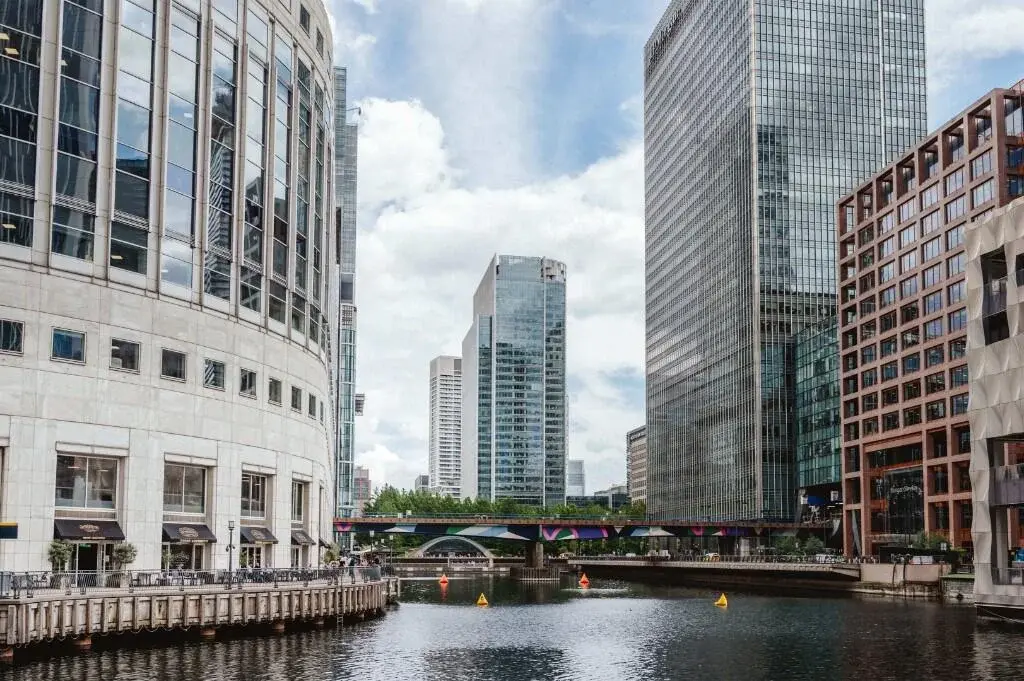 2 Bedroom Apartment For Sale Canary Wharf London South Quay Plaza — photo 7 of 24