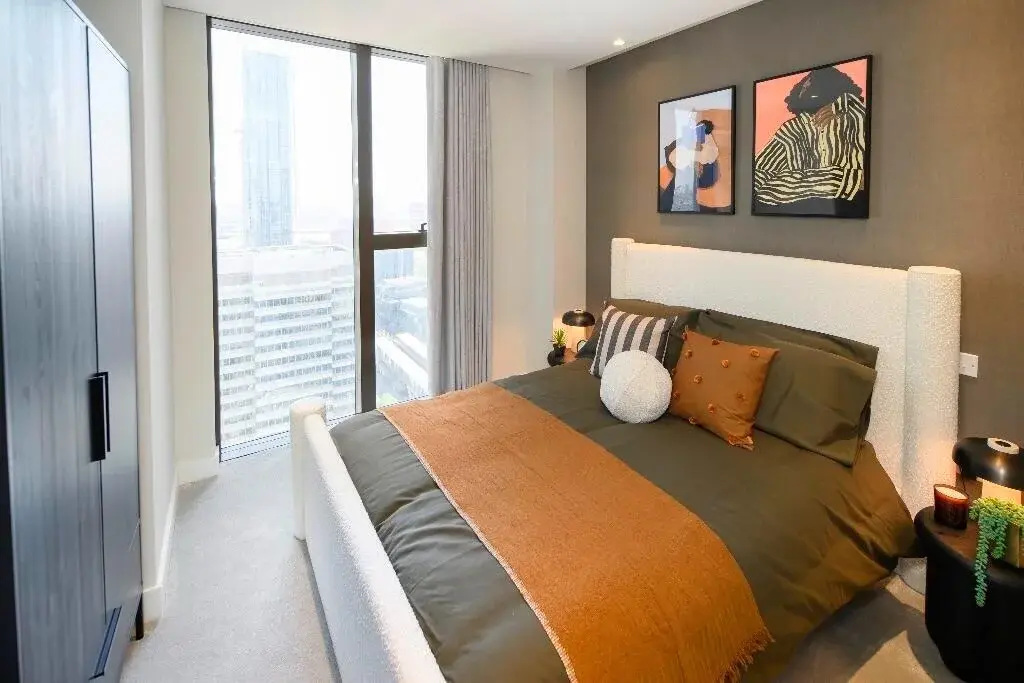 2 Bedroom Apartment For Sale Canary Wharf London South Quay Plaza — photo 10 of 24