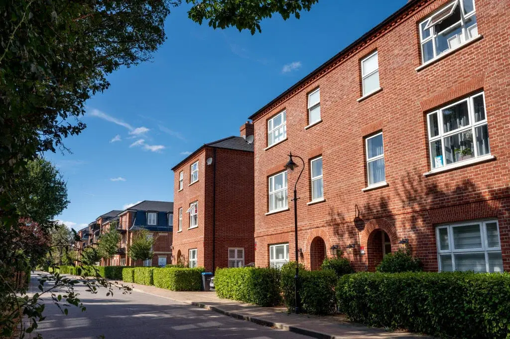 4-Bedroom House for Sale in Trent Park Enfield — photo 2
