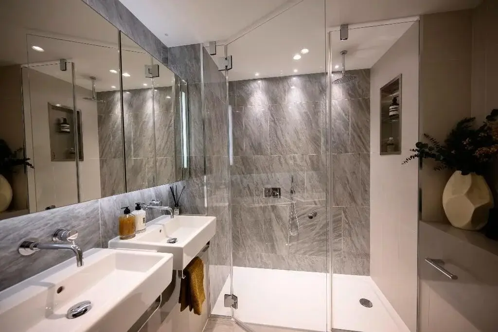 2 Bedroom Apartment For Sale Canary Wharf London South Quay Plaza — photo 12 of 24