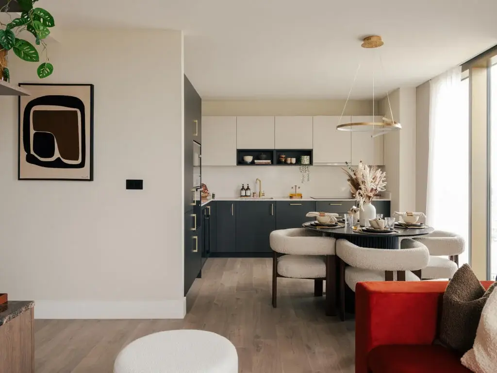 3 Bedroom Apartment for Sale West Ham London TwelveTrees Park — photo 11 of 22