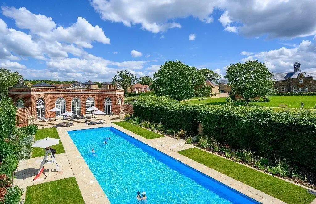 5 Bedroom House for Sale in Trent Park Enfield London — photo 2