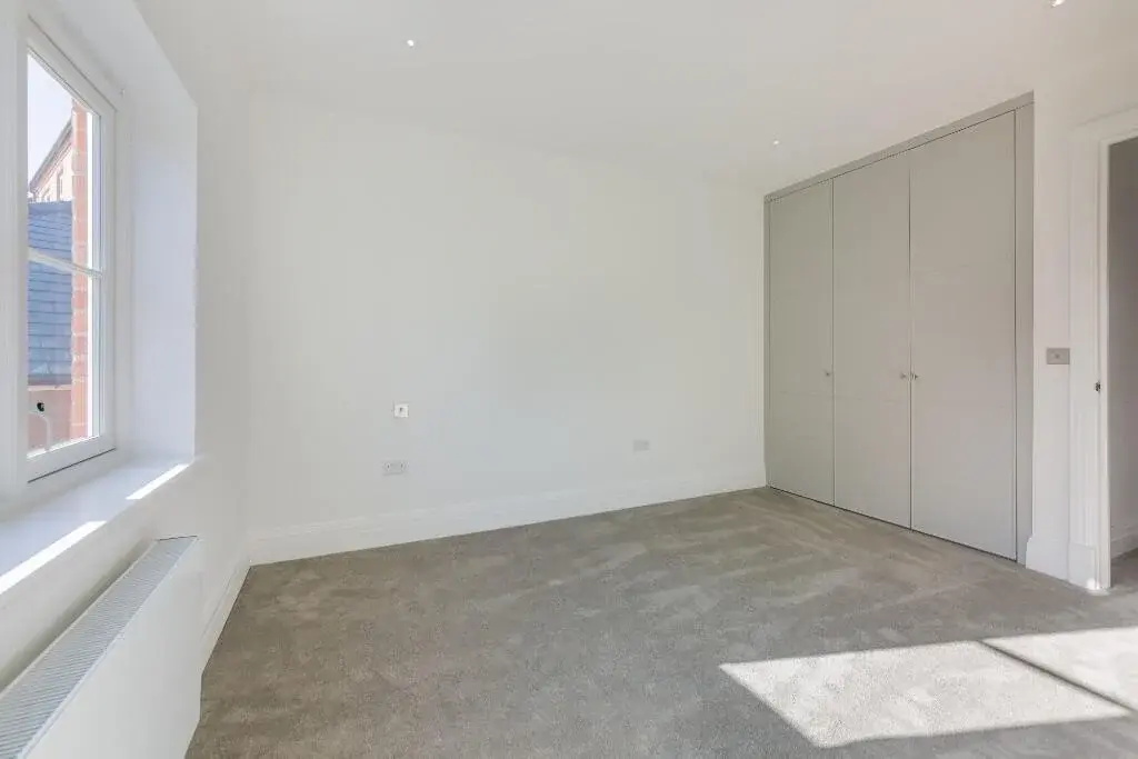4-Bedroom House for Sale in Trent Park Enfield — photo 11 of 15