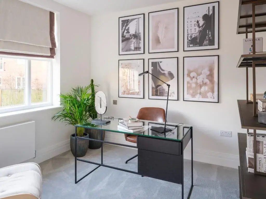 5 Bedroom House for Sale in Trent Park Enfield London — photo 9 of 17