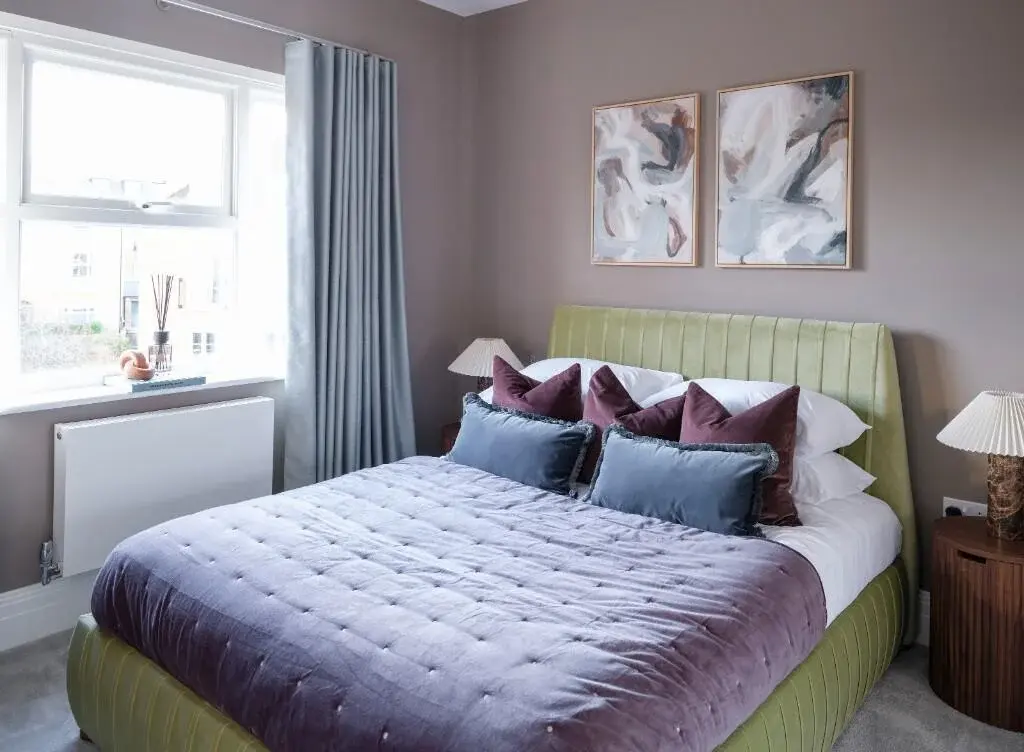5 Bedroom House for Sale in Trent Park Enfield London — photo 11 of 17