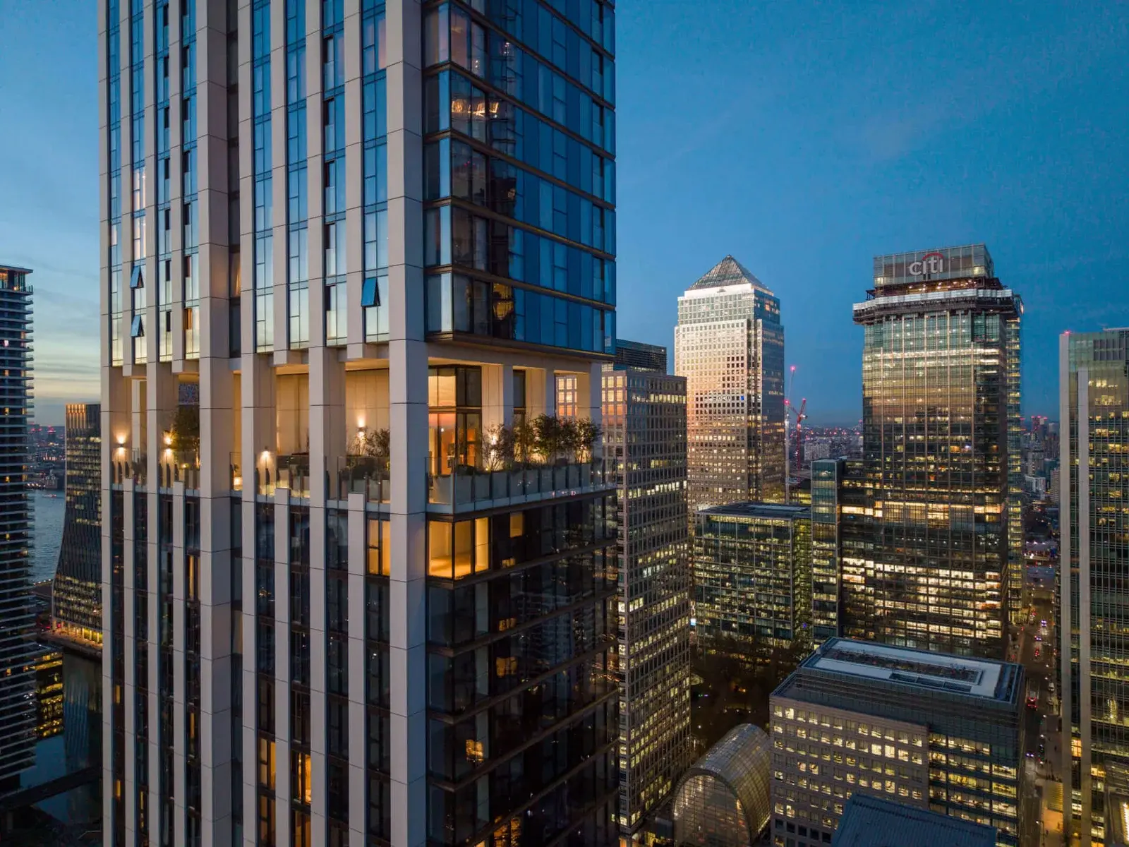 1 Bedroom Apartment for Sale Canary Wharf London South Quay Plaza — photo 2