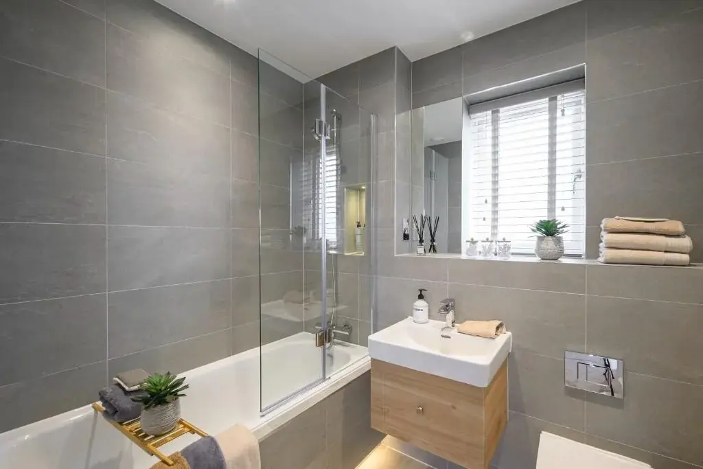 Terraced House for Sale in Fleet Hareshill — photo 7 of 13