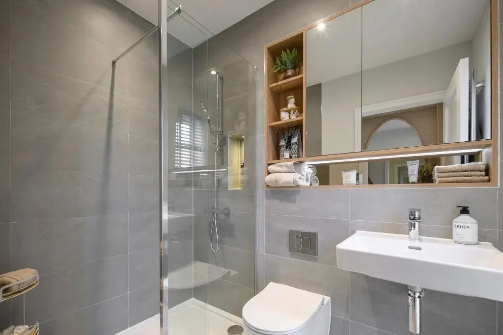 Terraced House for Sale in Fleet Hareshill — photo 8 of 13