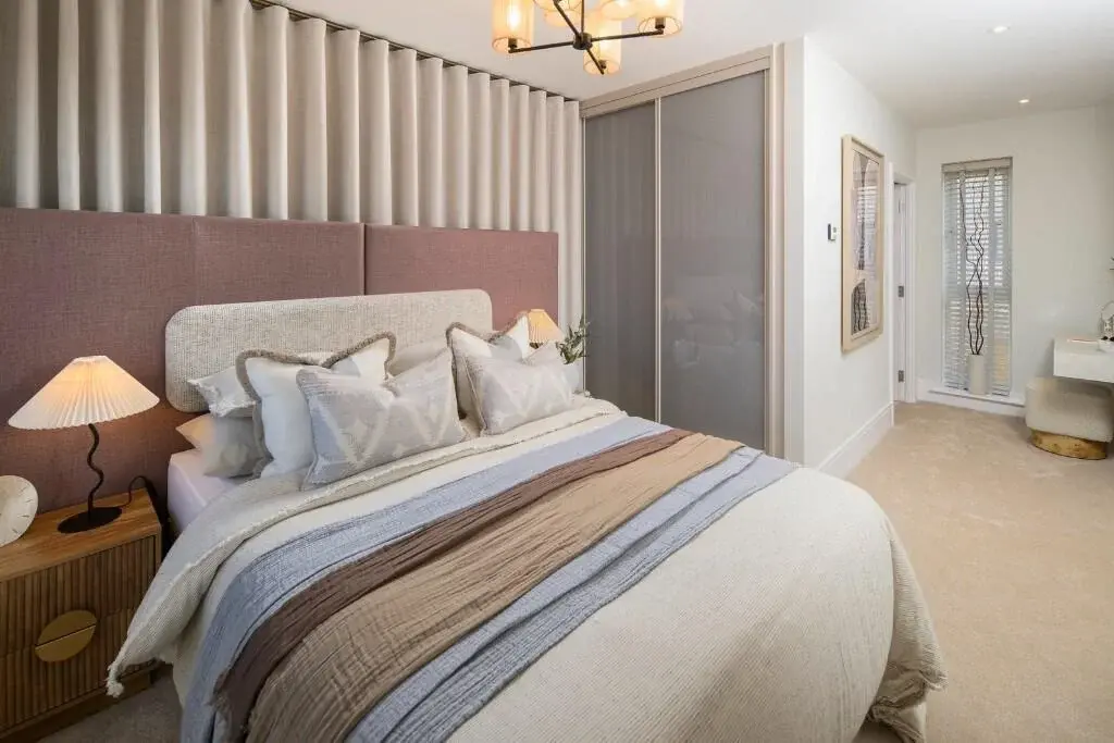Terraced House for Sale in Fleet Hareshill — photo 9 of 13