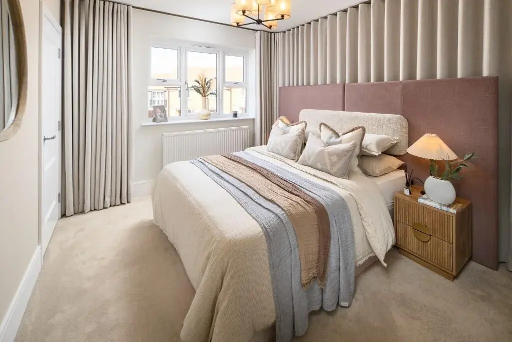Terraced House for Sale in Fleet Hareshill — photo 10 of 13