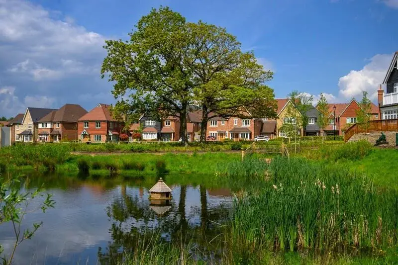 Terraced House for Sale in Fleet Hareshill — photo 2