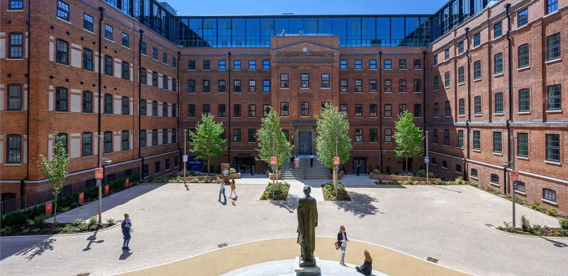 3 Bedroom Apartment for Sale Slough Berkshire Horlicks Quarter — photo 9 of 20