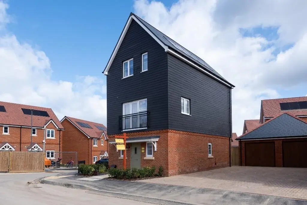 Detached House for Sale High Wycombe Buckinghamshire Abbey Barn Park — photo 2