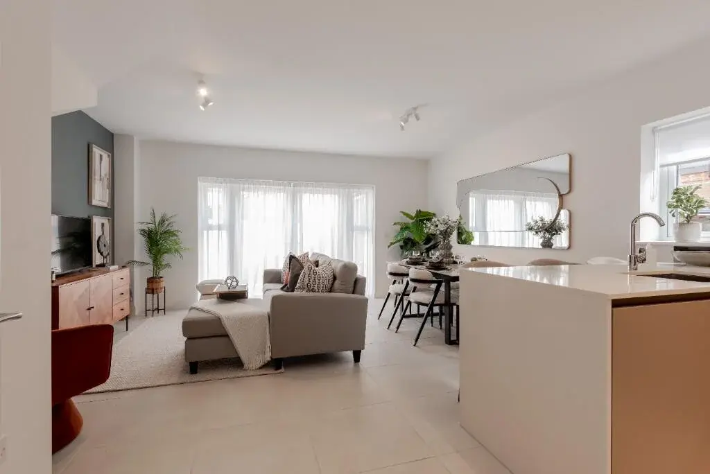 Detached House for Sale High Wycombe Buckinghamshire Abbey Barn Park — photo 12 of 16