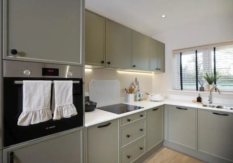 Terraced House for Sale in Paddock Wood Foal Hurst Green — photo 11 of 13