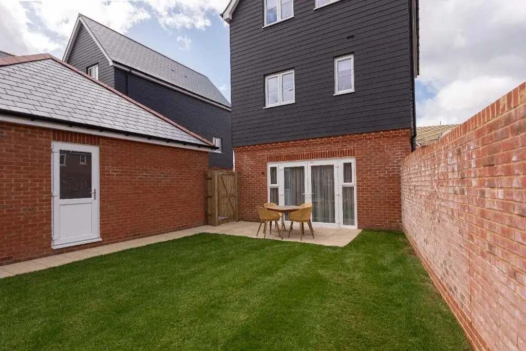 Detached House for Sale High Wycombe Buckinghamshire Abbey Barn Park — photo 3