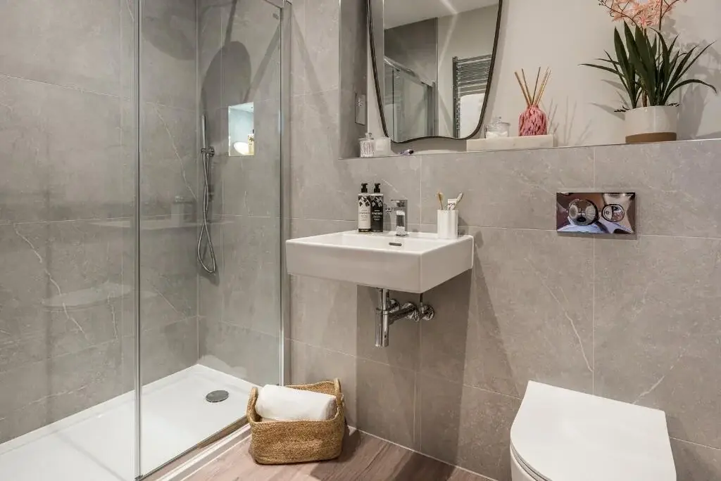 End of Terrace House for Sale Maidenhead Berkshire Spring Hill — photo 3