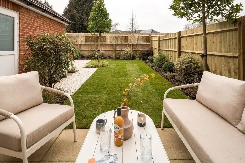 End of Terrace House for Sale Maidenhead Berkshire Spring Hill — photo 2