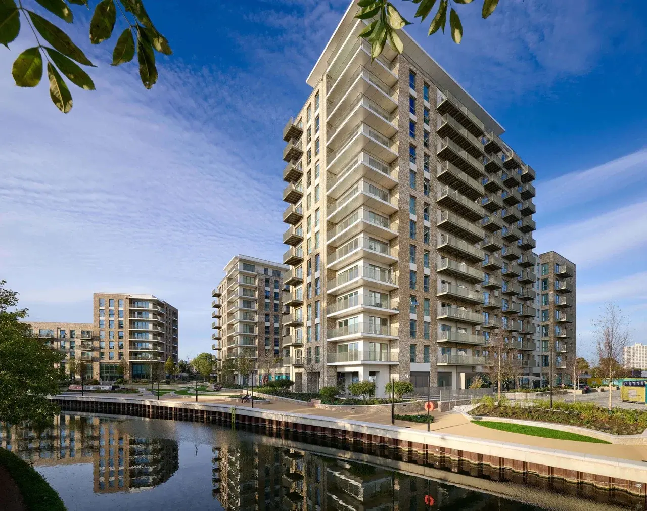 1 Bedroom Apartment for Sale Wembley London with Canal Living and High Growth Potential — Wembley