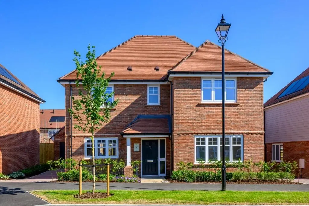 4 Bedroom Detached House for Sale in Fleet, Hareshill GU51 — Crookham Village