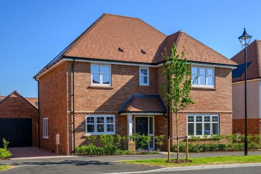 4 Bedroom Detached House for Sale in Fleet, Hareshill GU51 — photo 2