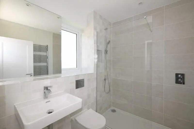 4 Bedroom Detached House for Sale in Fleet, Hareshill GU51 — photo 7 of 13