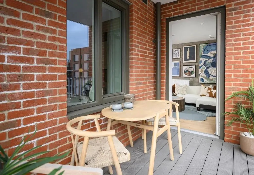 2 Bedroom Apartment for Sale in Plumstead at Lombard Square — photo 3