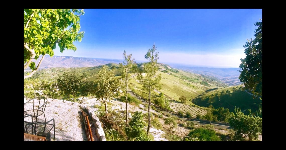 Panoramic spectacular Bungalow for sale near mountain top — photo 23 of 25