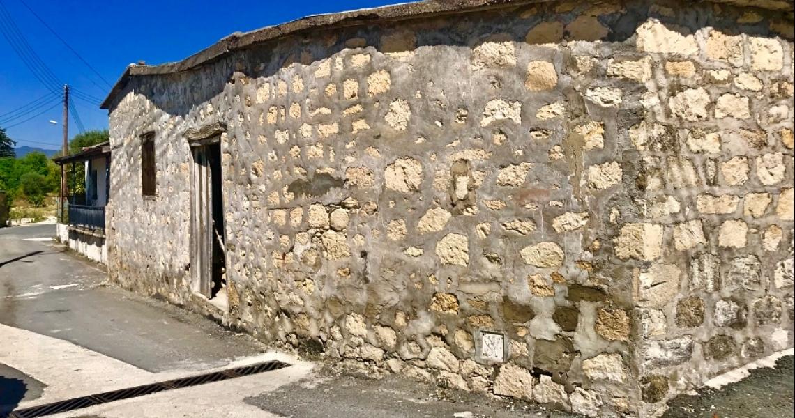 Village house in Large plot for renovation — Paphos