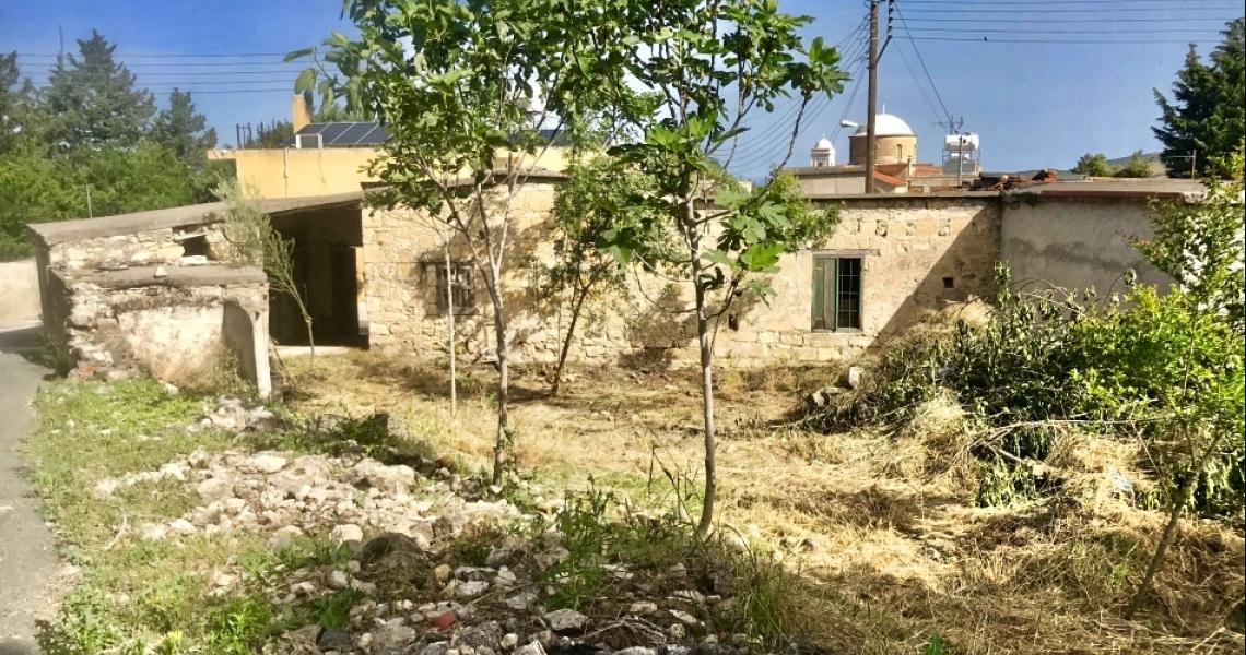 Village house in Large plot for renovation — photo 12 of 14