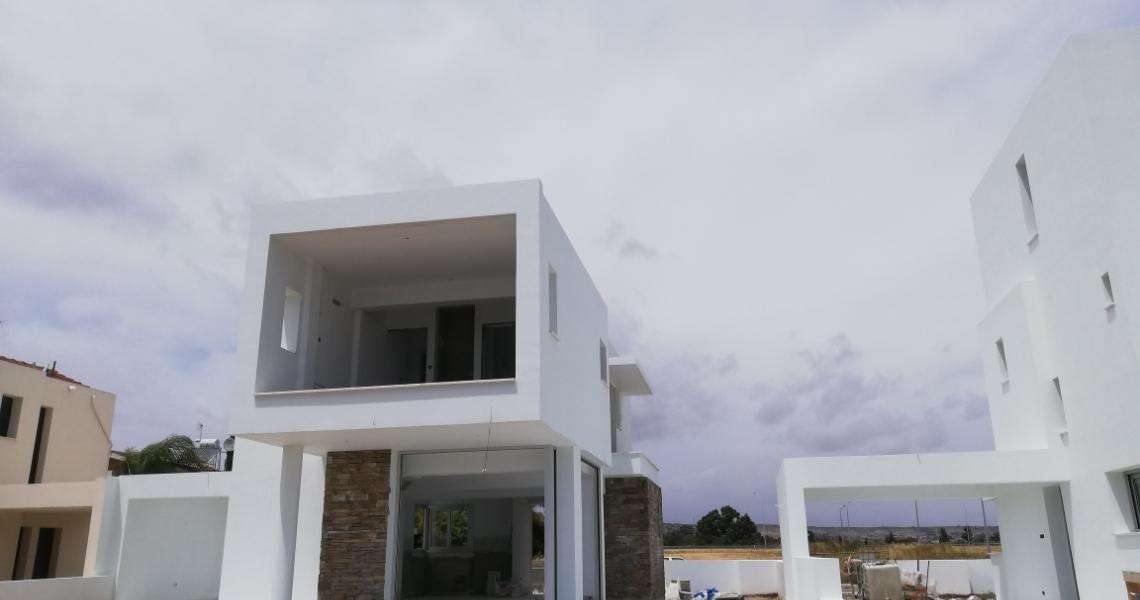 Three-bedroom modern detached house near sandy beaches — Larnaca