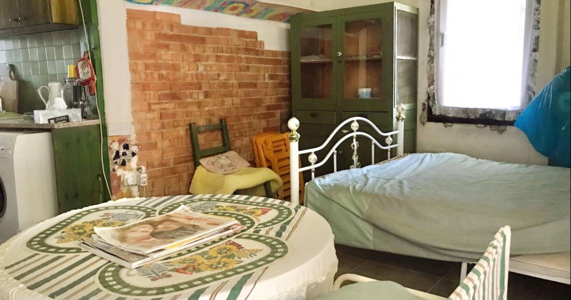 Village cottage house Lush gardens Hobbit House — photo 19 of 25