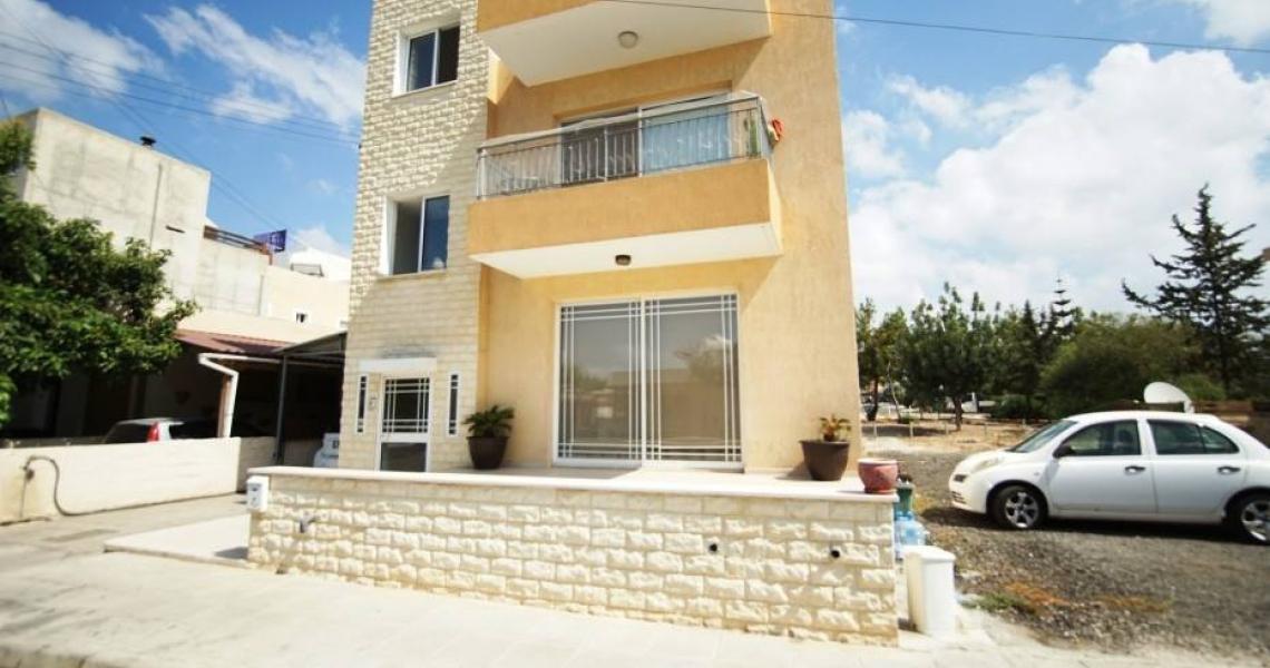 Two detached three-bedroom villas on one large plot in a prime location — Paphos