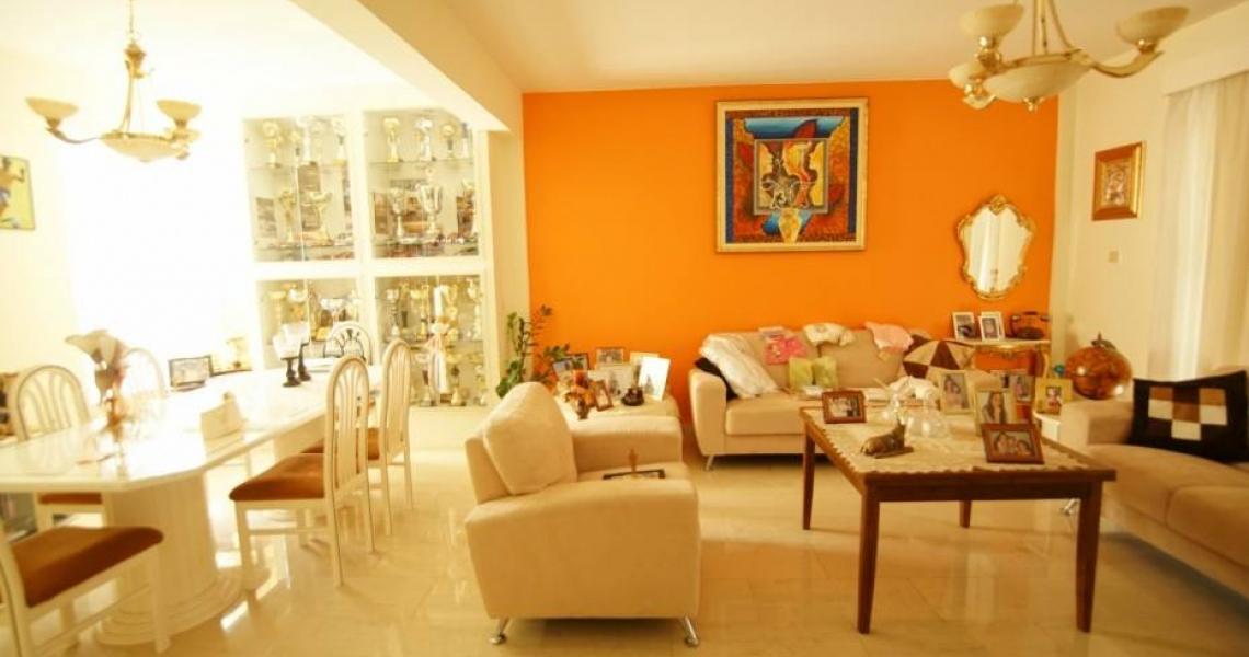 Two detached three-bedroom villas on one large plot in a prime location — photo 7 of 16